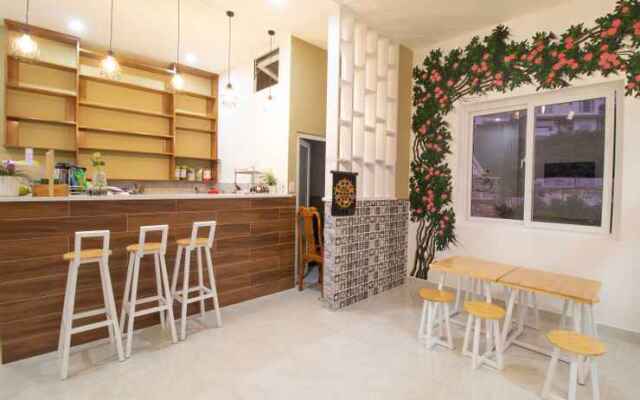 Cam Tu Cau - 27 Le Hong Phong Hotel