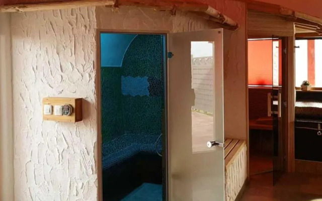 Secret Wellness Pool Sauna and Whirlpool