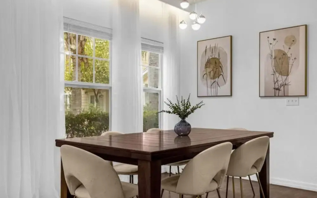 Luxury 4 BDR House Near Disney 11105