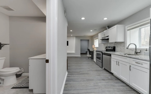 Stylish 3BR 3BA Colonial House by Cozysuites