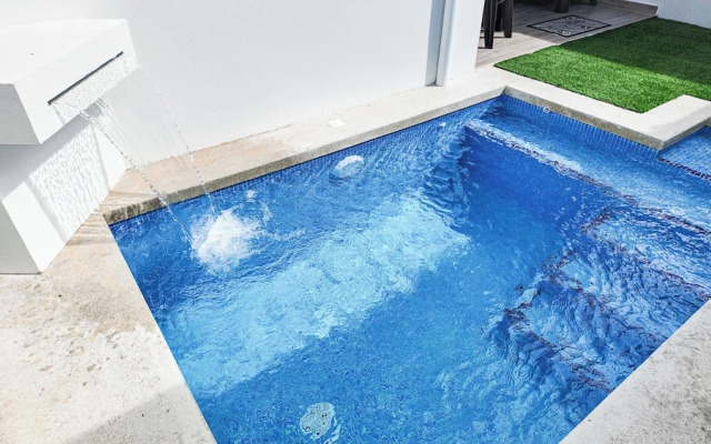 Macaw House with private pool