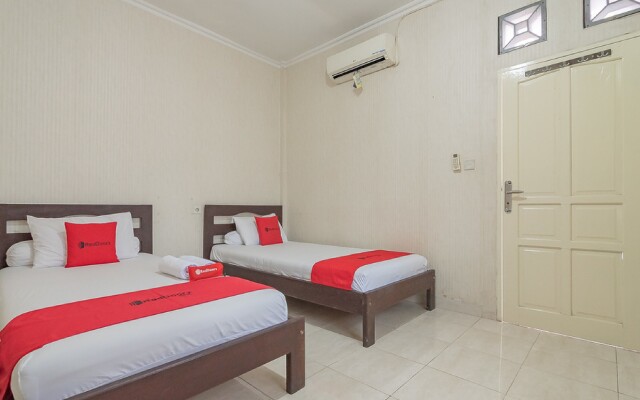 RedDoorz Syariah near Terminal Batu Ampar 2