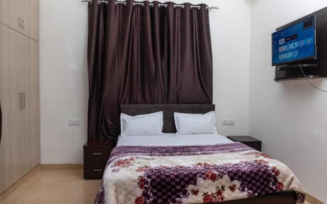 OYO Hotel Pinaki Stay Near Noida Sector 51 Metro Station
