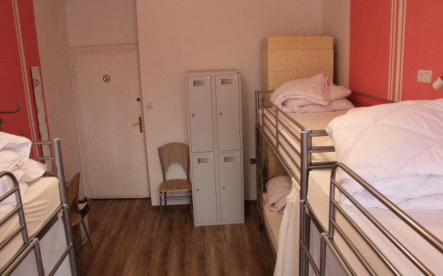 Lorf Hostel&Apartments