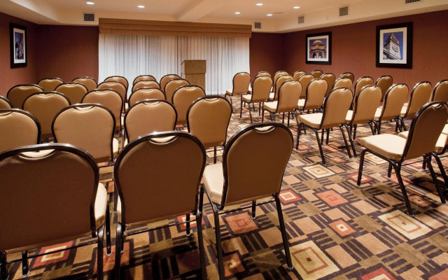 Holiday Inn Express Suites Belmont by IHG