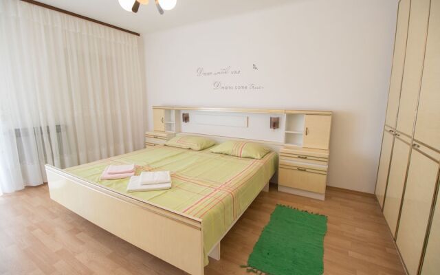 Apartment Mladen