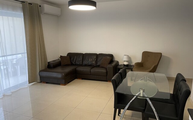 Spinola Bay 3-double Bed Near Beach Prime Location