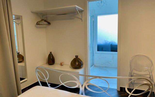 Gatto Bianco Le Mura