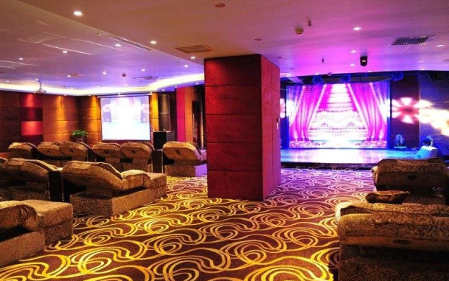 Huang He  International   Hotel