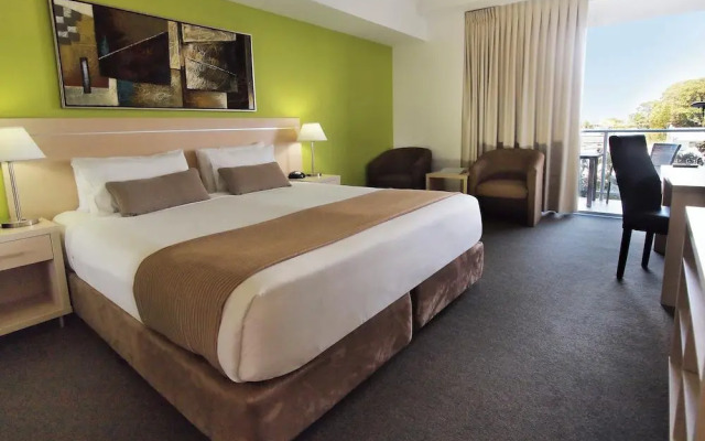 Oaks Townsville Gateway Suites