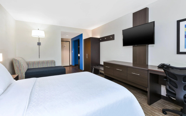 Holiday Inn Express Winnipeg Airport - Polo Park by IHG