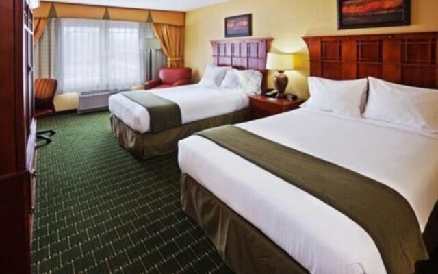 The Q Hotel And Suites