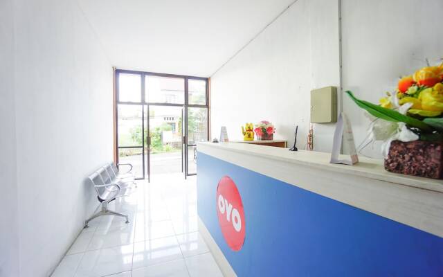 Edward Residence Malalayang by OYO Rooms