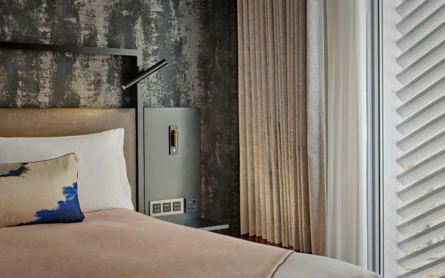 Montcalm East, Autograph Collection
