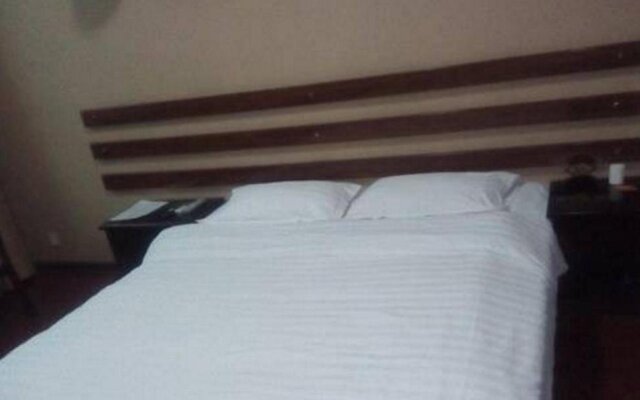 Anxian Tongxin Business Hotel