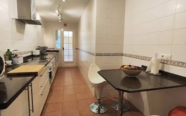 Charming Three Bedrooms Apartment With Seaview