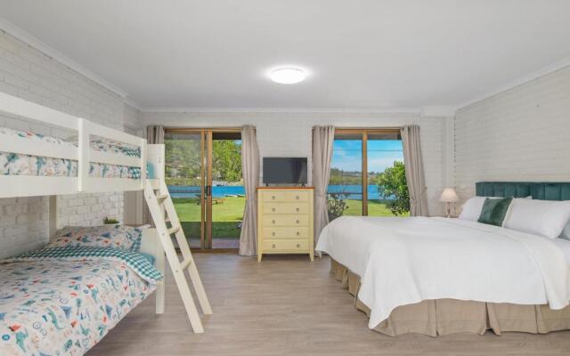 Punt House - riverfront home with ramp access