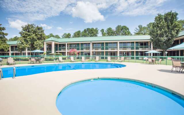 Ramada by Wyndham & Suites Warner Robins