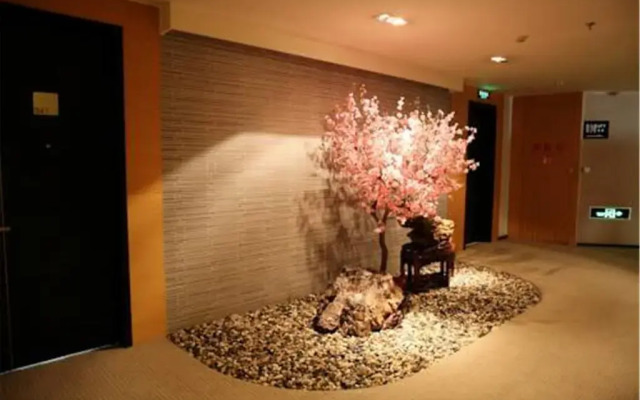 Hundred Centuries Hotel