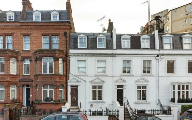 Spacious 3B House in South Kensington