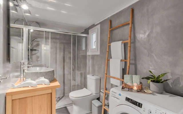 Head for Acropolis a Romantic Hideaway