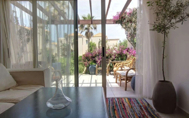 Villa Elias 1BR Upper Apt with Pool