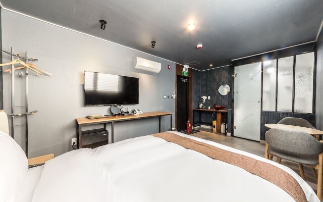 Suwon Station Hotel Malu