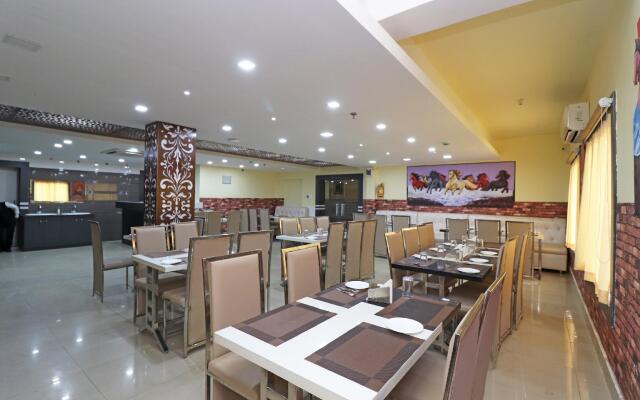Capital O 30565 Pabitra Royal Regency
