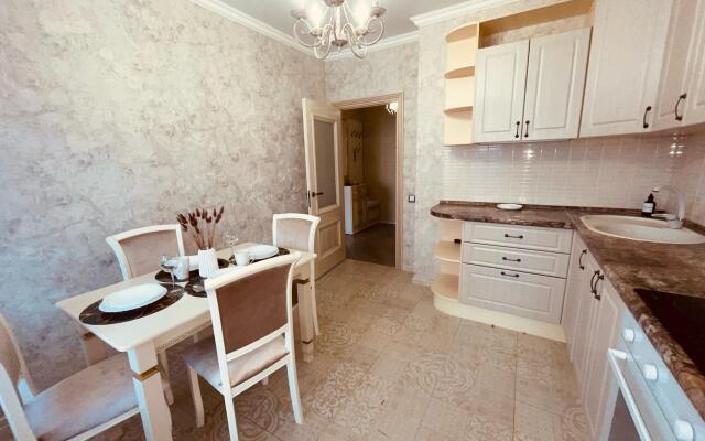 Be Happy (Би Хеппи) на улице Жлобы