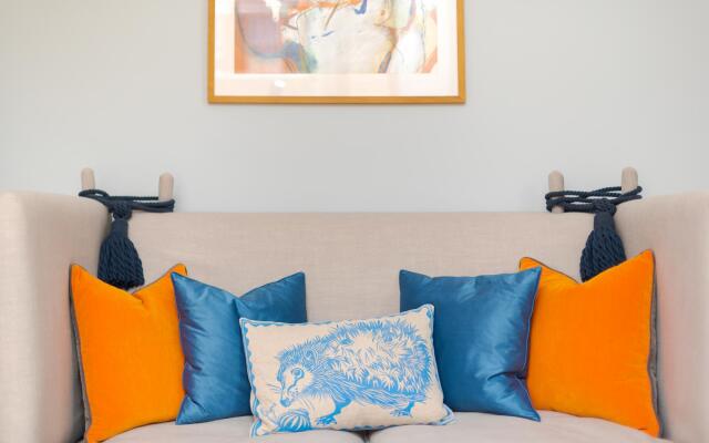 Charming Flat in Leafy West London by Underthedoormat