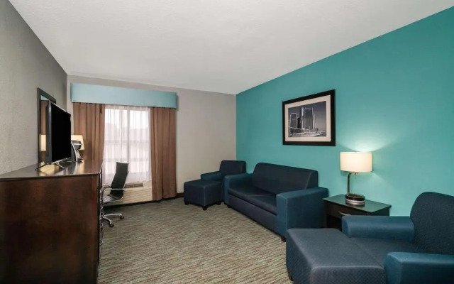 La Quinta Inn & Suites By Wyndham Knoxville East