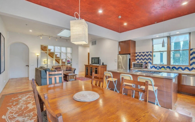 Cypress House & Studio, Walk To Healdsburg Plaza 3 Bedroom Home by Redawning