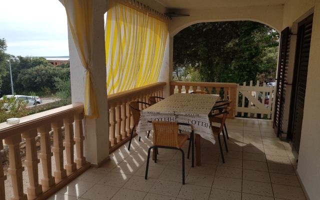 Holiday house Mare - 50 m from beach: Mandre, Island Pag