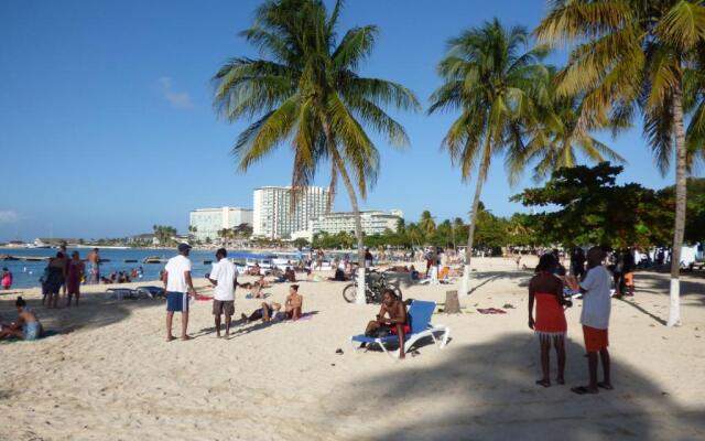 Beach One Bedroom Suite 13