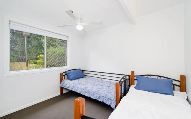 BONNY BEACH HOUSE - Holiday Accomodation with Pool