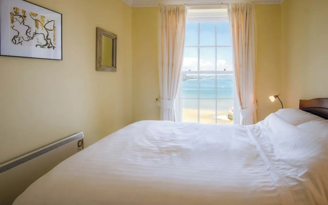 5 Belle Vue Court - 2 Bedroom Apartment - Tenby