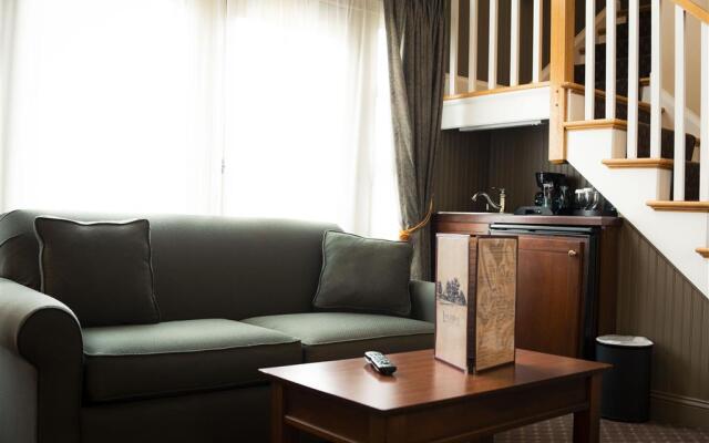 Longfellows Inn and Restaurant