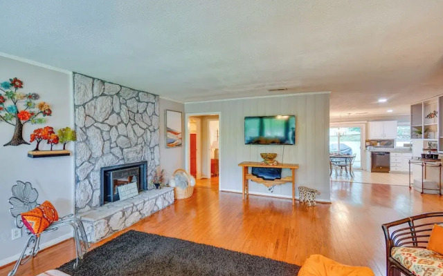 Spacious Montgomery Home ~ 3 Mi to Downtown!