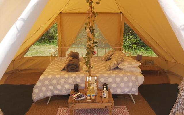 Hopgarden Glamping - Luxury 6m bell tent