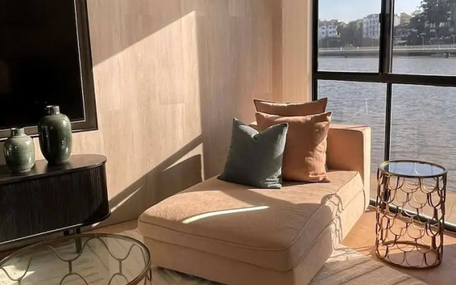 Luxury Penthouse Houseboat n the Heart of the City – Guest Rooms – Brisbane