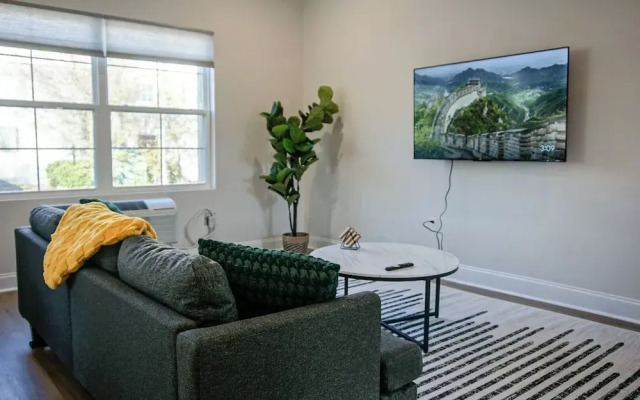 StayAE - Flamingo House