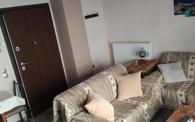 George's apartment Serres