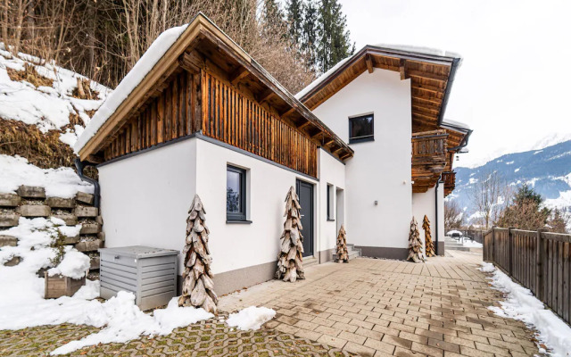 Chalet in Bruck Near Ski Slopes