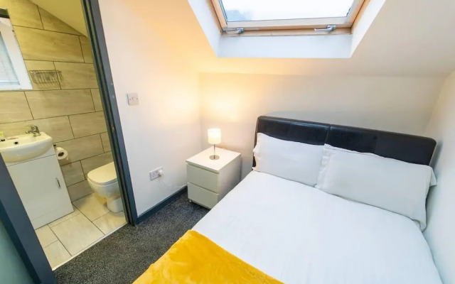 Spacious Comfortable Studio Near the University