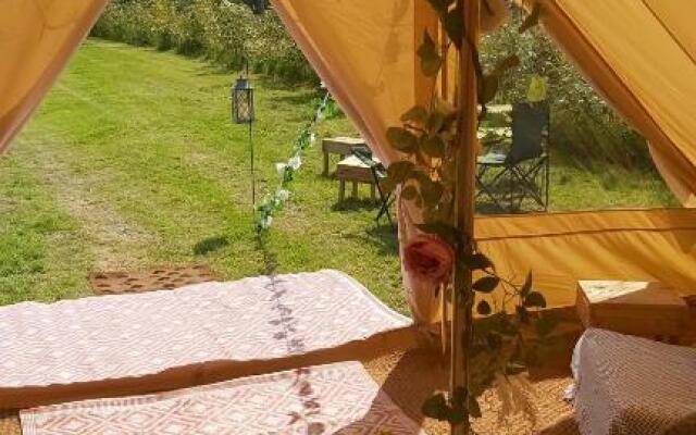Hopgarden Glamping - Luxury 6m bell tent