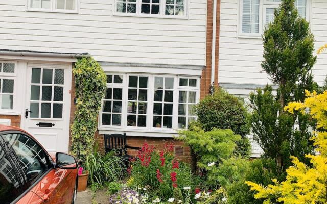 Stylish Central House Next To Warwick Castle