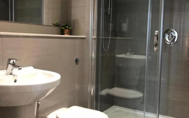 Bracknell - Stunning 2 bedroom Flat with Spectacular Views