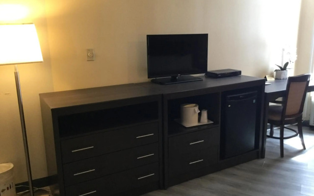 Econo Lodge Metro