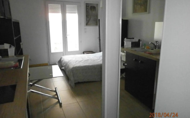 Studio équipé avec jardin+parking à la plage...