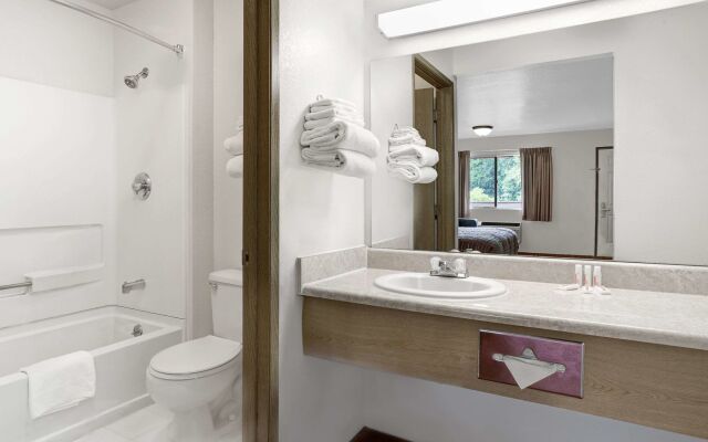 Olympic Inn & Suites
